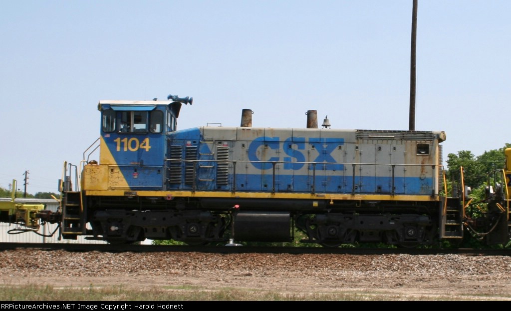 CSX 1104 is the last unit on an eastbound train